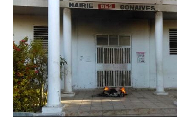 Gonaïves : les employés de la voirie réclament 12 mois d'arriérés de salaire